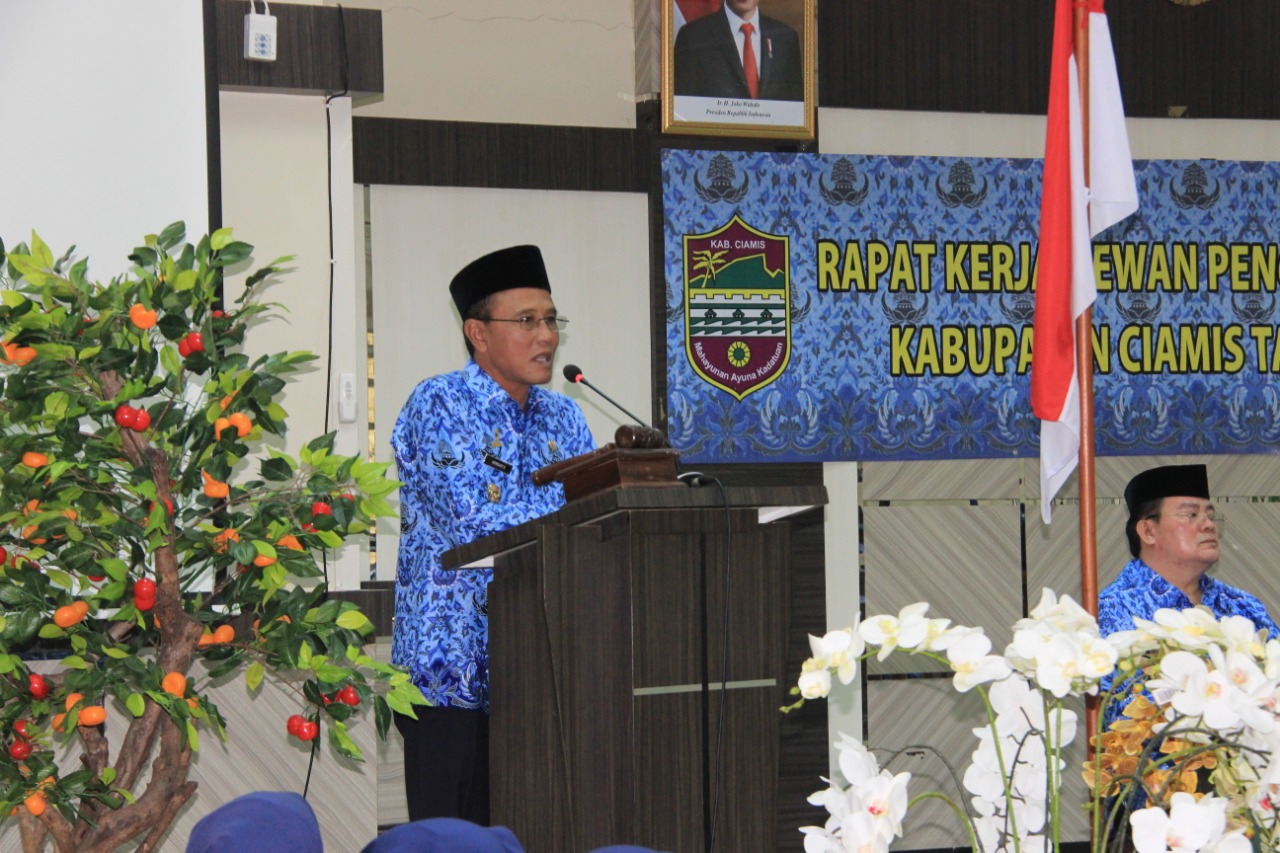 Hadiri Rapat Kerja Korpri, Bupati Herdiat: Korpri Harus Memberikan Rasa Aman Bagi Para ASN