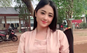 dewi-perssik-foto-instagram-91.png