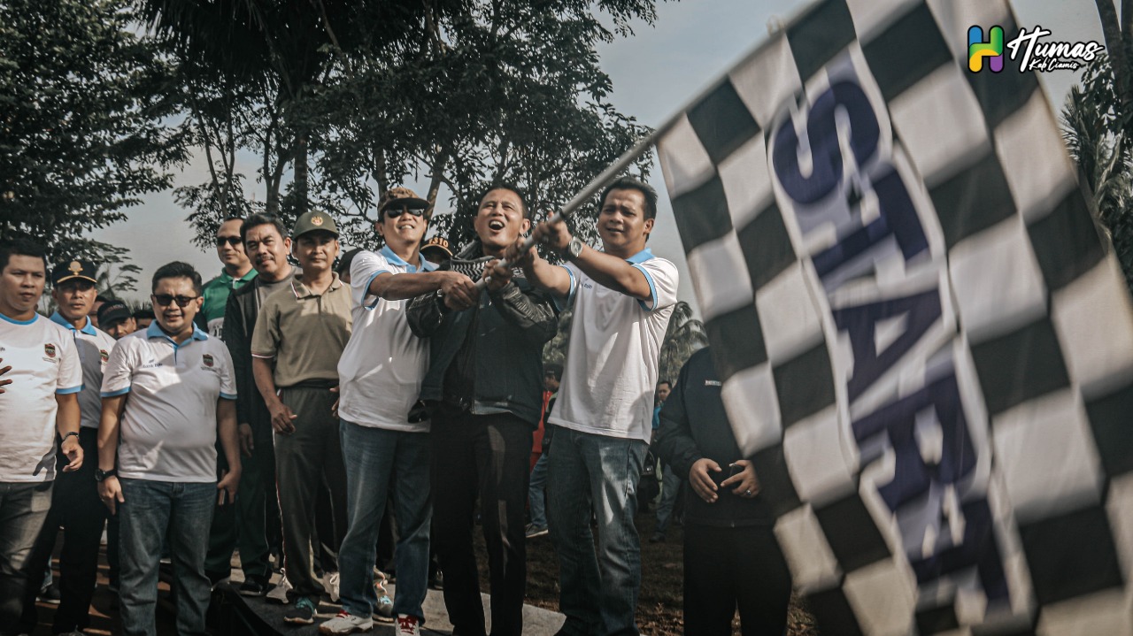 Rangkaian Launching IPKD, PBB -P2 dan Program Triple Untung, Bupati Ciamis Bersama Wabup  Lepas Peserta Jalan Sehat