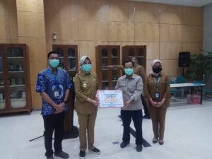Indah Kiat Tangerang Serahkan Bantuan untuk Penanganan Virus Corona di Tangsel