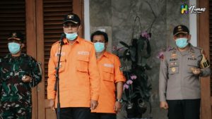 WhatsApp-Image-2020-03-31-at-6.38.12-PM-scaled.jpeg Cegah Penyebaran COVID-19, Tim Gabungan Lakukan Penyemprotan Massal