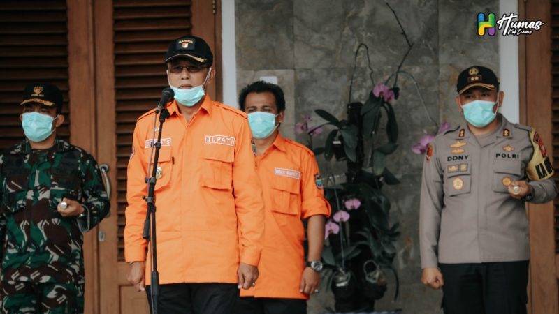 Cegah Penyebaran COVID-19, Tim Gabungan Lakukan Penyemprotan Massal