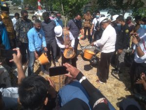 Peletakan batu pertama Pendopo Among Mitro oleh Isdianto di Kecamatan Kundur, Karimun (7)