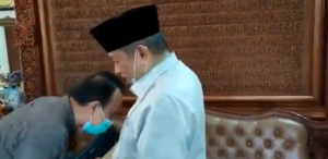 KH-Aqil-Siradj-amplop-coklat-730x355-1.png