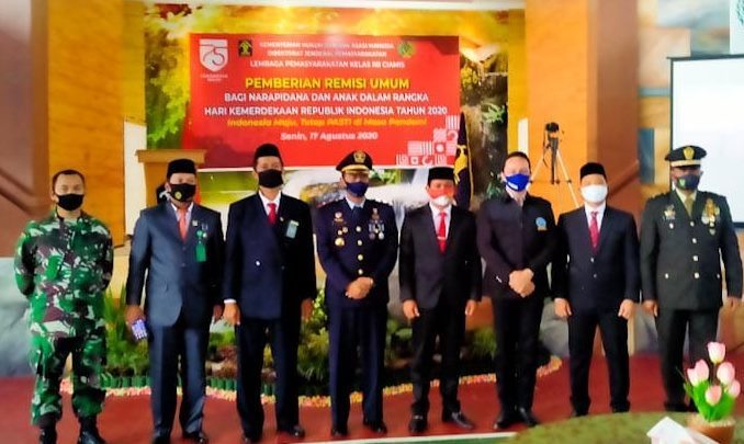 Wabup Yana Serahkan Remisi Bagi 152 Warga Binaan Lapas Ciamis