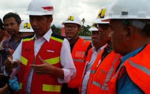 jokowi-turunkan-tarif-39-ruas-tol-ini-daftarnya_m_200365.jpeg