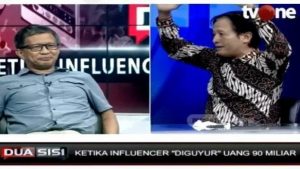 rocky-gerung-kiri-dengan-staf-ahli-menteri-komunikasi-dan-informatika-henry-subiakto-kanan.jpg
