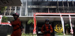 gedung-kejagung-terbakar-selama-11-jam_13467-730x355-1.jpg