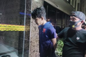 pelaku-penikaman-syekh-ali-jaber-di-bawa-polisi-ke-mapolresta-bandarlampung-guna-pemeriksaan-lebih-lanjut-minggu-malam-1492020-foto-antaradian-hadiyatna-22.jpg
