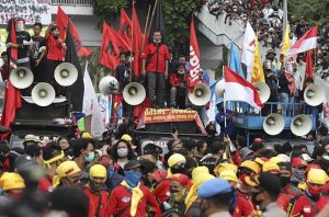 Demo-Tolak-Omnibus-Law-Dery-Ridwansah-1-1.jpg