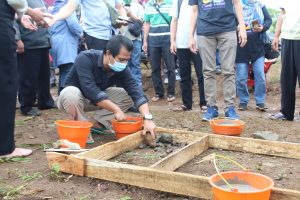 WhatsApp-Image-2020-10-04-at-20.03.12.jpeg Wakil Bupati Ciamis Meletakan Batu Pertama di Jalan Pertanian Desa Werasari Sadananya