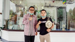 Bupati Ciamis bersama Aep Saepudin Juara MMA