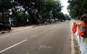 jalan-medan-merdeka-barat-ditutup-kepolisian-jelang-aksi-bem-26.jpg