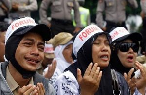 nasibnya-digantung-pemerintah-banyak-honorer-k2-diangkat-oleh-allah_m_210367-640x421-1.jpeg