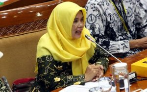 perkumpulan-honorer-kategori-2-indonesia-phk21-titi-purwaningsih-saat-rdpu-dengan-komisi-x-dpr-selasa-281-foto-ricardojpnncom-59.jpg