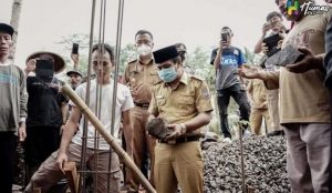 IMG-20201123-WA0000-min-1-696x463-1-e1606186898904.jpg Wabup Yana Letakkan Batu Pertama Pembangunan Ponpes Miftahul Huda 2 Bunter