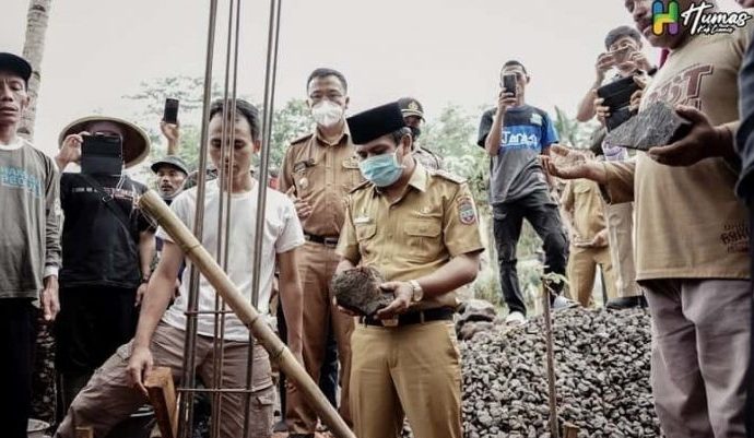 Wabup Yana Letakkan Batu Pertama Pembangunan Ponpes Miftahul Huda 2 Bunter