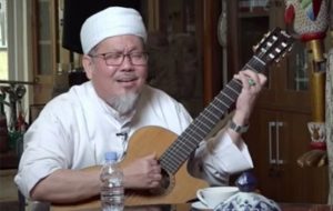 Tengku-Zulkarnain-menyanyikan-lagu-barat-1-640x355-1.jpg