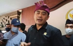 tak-masalah-didemo-awk-mengaku-punya-kewajiban-cerahkan-umat_m_222682.jpg