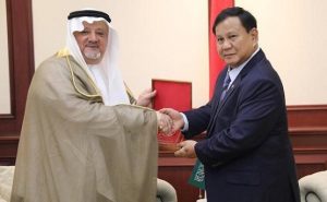 menhan-prabowo-subianto-saat-menerima-kunjungan-kehormatan-dubes-arab-saudi-untuk-indonesia-he-mr-esam-a-abid-althagafi-di-kantor-kemenhan-jakarta-selasa-1211-foto-puskom-publik-kemhan-3.jpg