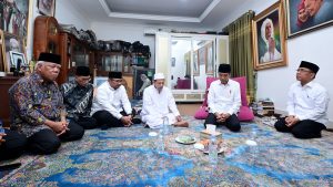 Presiden Jokowi Takziah ke Rumah Duka Almarhumah Syarifah Salma