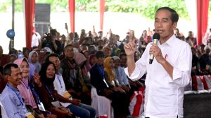 Tinjau Gudang Bulog di Lubuklinggau, Presiden Jokowi Pastikan Kelanjutan Bantuan