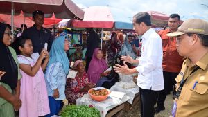 Tinjau Pasar Lawang Agung, Presiden Jokowi Pastikan Stabilitas Harga di