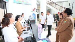 Presiden Jokowi Tinjau Kesiapan RSUD Tamiang Layang Terima Peralatan Medis