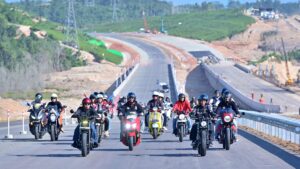 Naik Motor, Presiden Jokowi Ajak Para Influencers Tinjau Jalan Tol