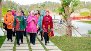 Ibu Iriana dan OASE KIM Kunjungi Embung MBH di IKN